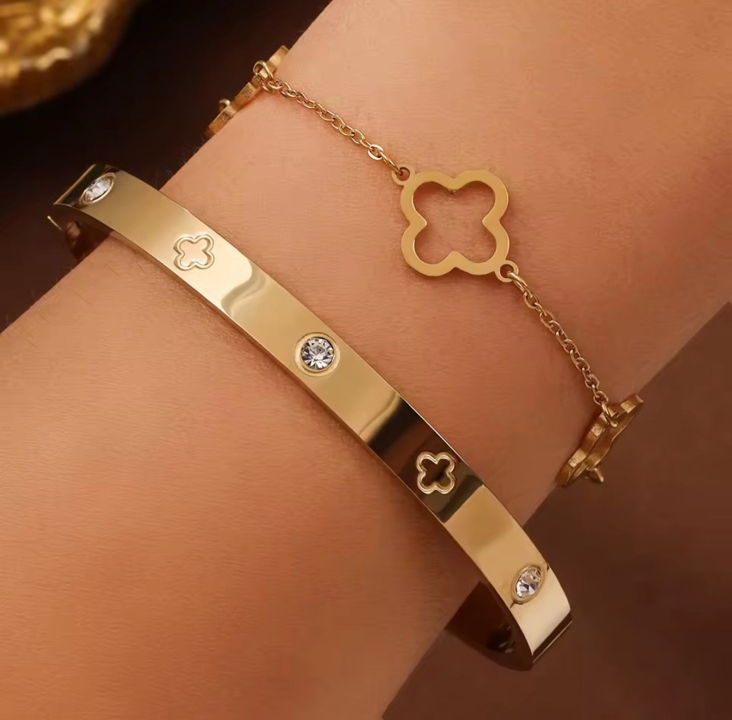 2pcs Elegant Gold Lucky Clover and Heart Bracelet